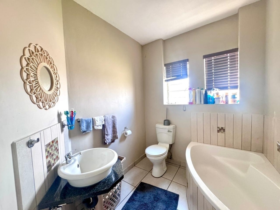 2 Bedroom Property for Sale in Waterval East North West